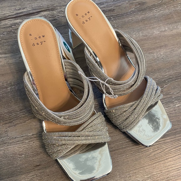 NWT A NEW DAY Rhinestone Silver Strappy Open Toe Heels 9 - Picture 2 of 7